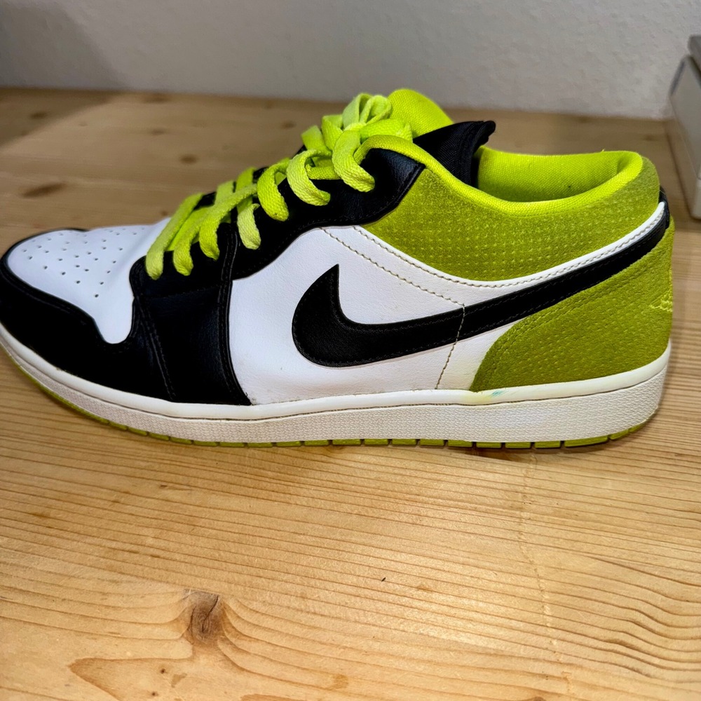 Nike Air Jordan 1 Low SE Cyber Green CK3022-003 Size 12 Black White Volt